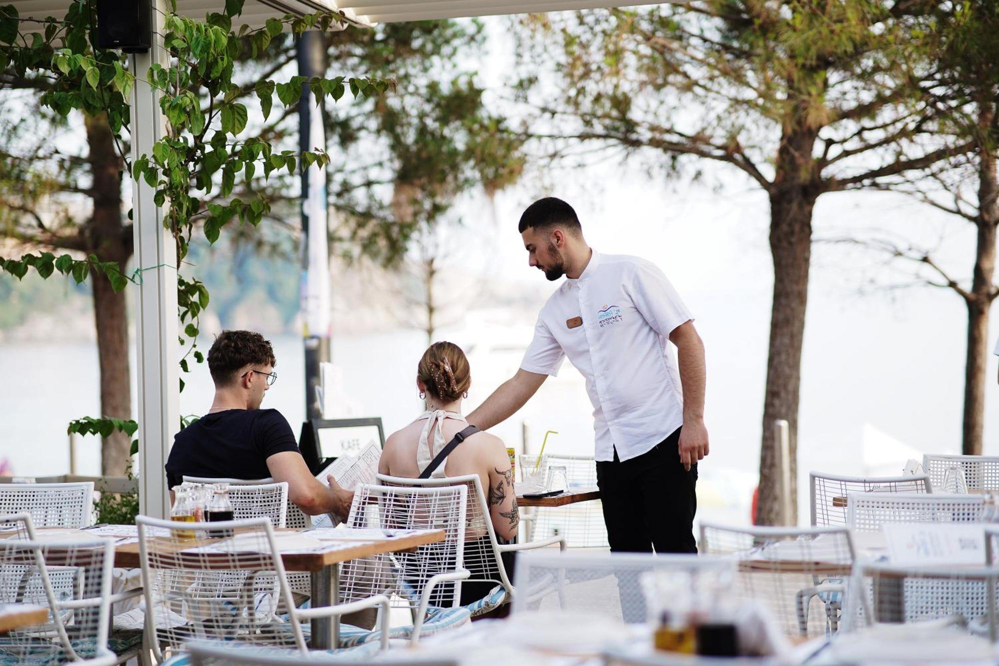 Noemie Hotel Himare Exteriör bild